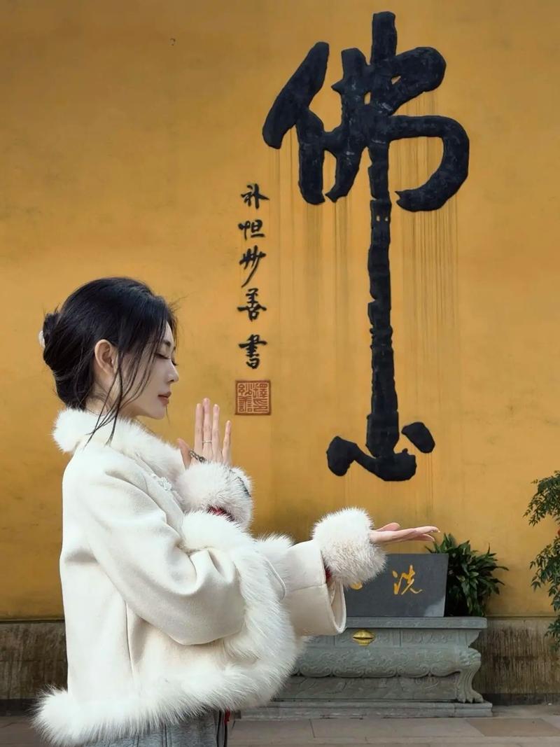 女人梦见去寺庙上香什么意思